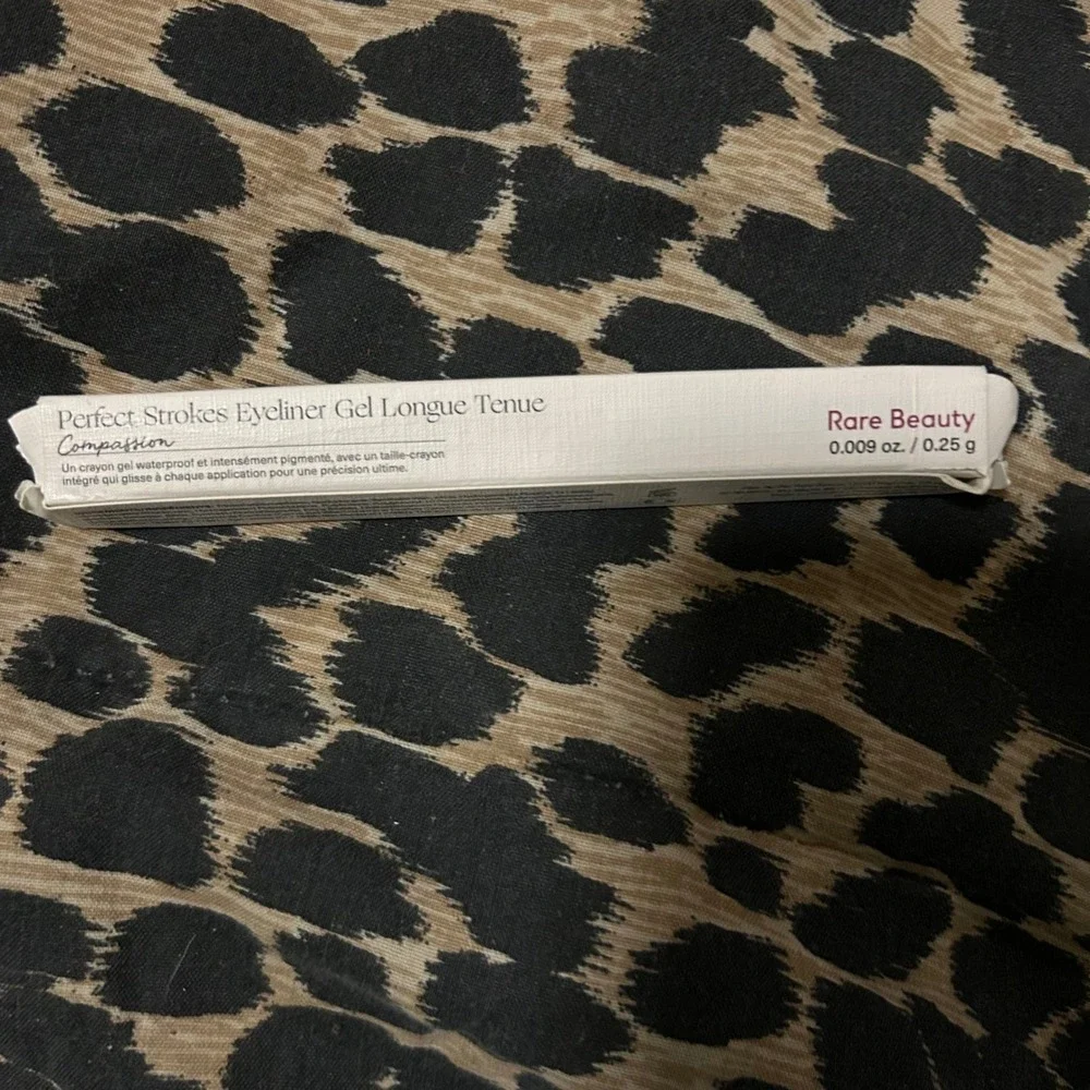 Rare Beauty Perfect Strokes Eyeliner Gel Longue Tenue‎ - Compassion